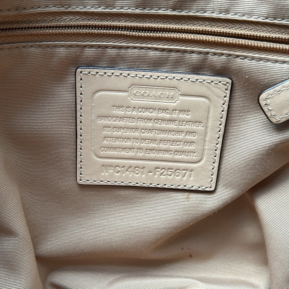 🌸END OF SUMMER SALE 🌸Pretty in Pink! Coach Bag with shoulder and hand straps - Picture 4 of 9